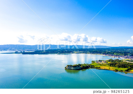 和倉温泉の屏風岬と七尾湾（石川県） 98265125