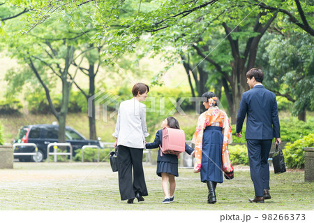 卒業式 家族 袴 卒業式 家族 袴 98266373