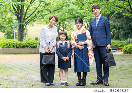 卒業式 家族 袴 卒業式 家族 袴 98266387