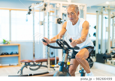 エアロバイク シニア男性 エアロバイク シニア男性 98266499