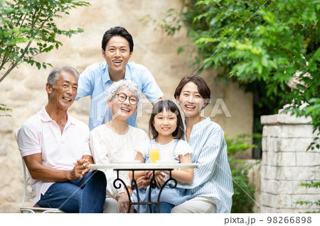 三世代家族　親子 98266898