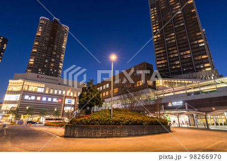 《神奈川県》タワーマンションの夜景・武蔵小杉駅周辺の街並み 《神奈川県》タワーマンションの夜景・武蔵小杉駅周辺の街並み 98266970
