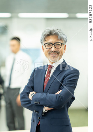 ビジネス ミドルビジネスマン ビジネス ミドルビジネスマン 98267122