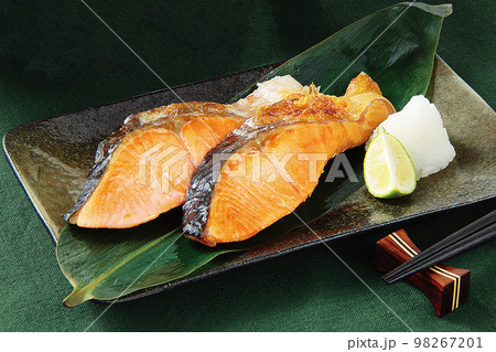 鮭切身2切焼きイメージ 鮭切身2切焼きイメージ 98267201
