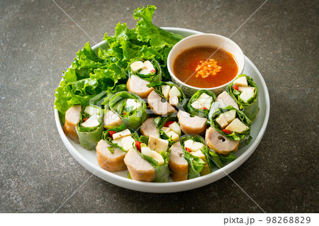 Vietnamese meatball wrap or Vietnamese salad roll or Namnueng or Nem Nuong 98268829