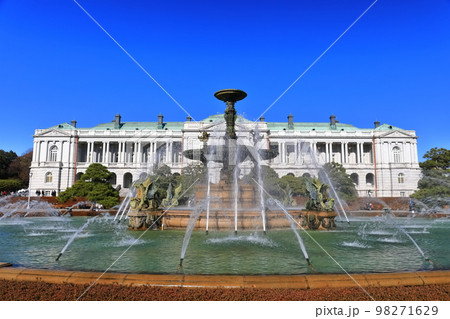 【東京都】赤坂離宮の主庭と噴水 98271629