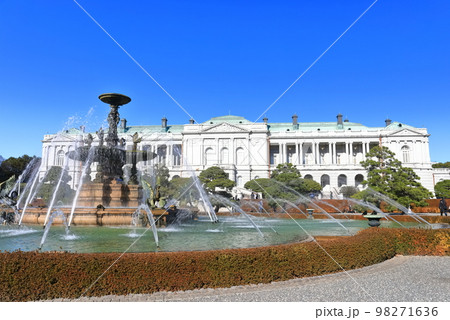 【東京都】赤坂離宮の主庭と噴水 98271636