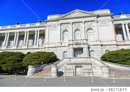 【東京都】晴天下の赤坂離宮 【東京都】晴天下の赤坂離宮 98271673