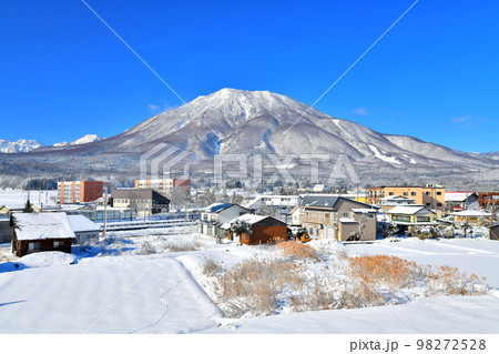 黒姫駅周辺、黒姫山方面を望む(長野県信濃町)【2023.1】 黒姫駅周辺、黒姫山方面を望む(長野県信濃町)【2023.1】 98272528