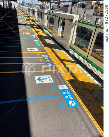 代々木上原　駅ホーム　風景 98272569