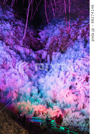 秩父三大氷柱・あしがくぼの氷柱ライトアップ 98274146