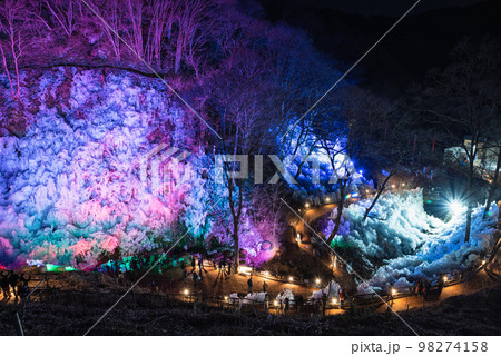秩父三大氷柱・あしがくぼの氷柱ライトアップ 98274158