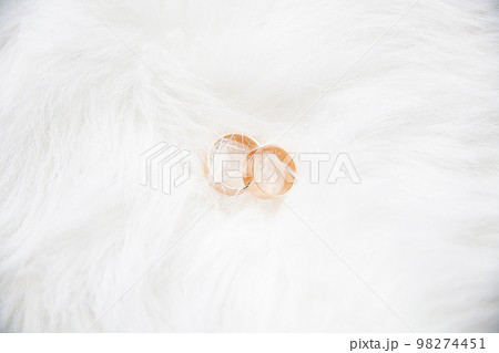 beautiful wedding rings on white background beautiful wedding rings on white background 98274451