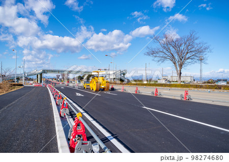 幹線道路の車線を増やす工事 国道17号上武道路下り方向 2022.12下 a-1 幹線道路の車線を増やす工事 国道17号上武道路下り方向 2022.12下 a-1 98274680
