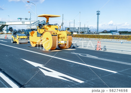 幹線道路の車線を増やす工事 国道17号上武道路下り方向 2022.12下 d-4 クールカラー 幹線道路の車線を増やす工事 国道17号上武道路下り方向 2022.12下 d-4 クールカラー 98274698