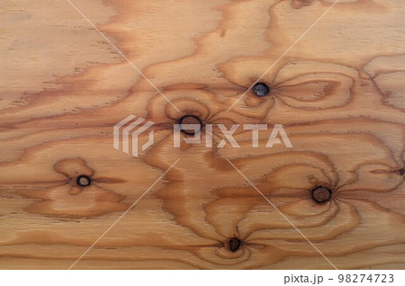 長きに渡る気候の変化で年輪や節目ができ温かみのある天然素材6 98274723