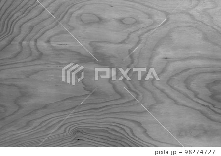 長きに渡る気候の変化で年輪や節目ができ温かみのある天然素材10 98274727