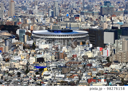 【東京都】晴天下の新国立競技場 【東京都】晴天下の新国立競技場 98276158