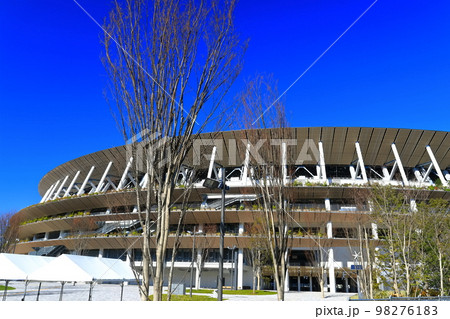 【東京都】晴天下の新国立競技場 【東京都】晴天下の新国立競技場 98276183