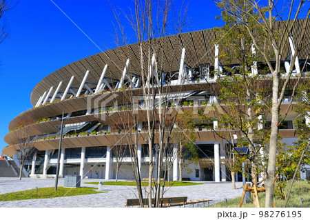 【東京都】晴天下の新国立競技場 【東京都】晴天下の新国立競技場 98276195