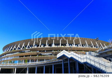 【東京都】晴天下の新国立競技場 【東京都】晴天下の新国立競技場 98276209