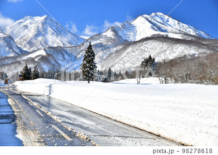 妙高山、神奈山(関温泉スキー場)方面を望む(新潟県妙高市)【2023.1】 妙高山、神奈山(関温泉スキー場)方面を望む(新潟県妙高市)【2023.1】 98278618