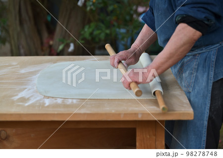 手打ち蕎麦 蕎麦職人の手元 手打ち蕎麦 蕎麦職人の手元 98278748