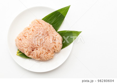 若鶏の挽肉　白バック 98280604