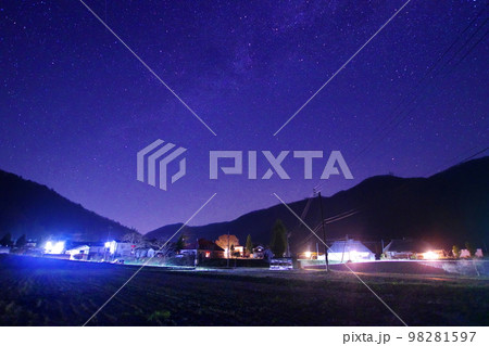 南会津 大内宿の星空／福島県南会津郡大内 98281597