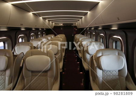 上越新幹線／北陸新幹線E7系（グランクラス：電車内） 98281809