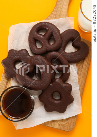 Concept of tasty bakery, gingerbread cookies in chocolate, top view 98282048