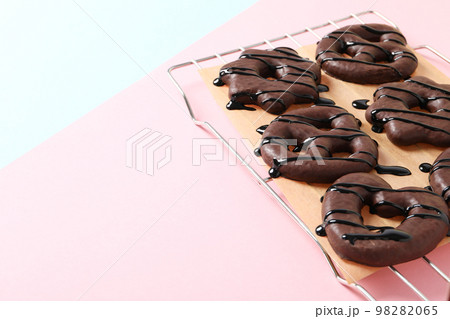 Concept of tasty bakery, gingerbread cookies in chocolate, space for text Concept of tasty bakery, gingerbread cookies in chocolate, space for text 98282065