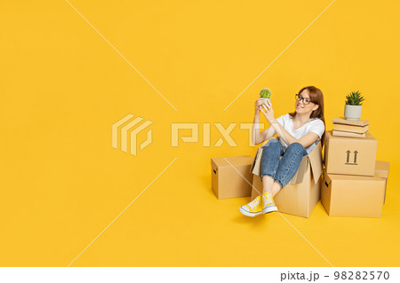 Concept of move with a young woman 98282570