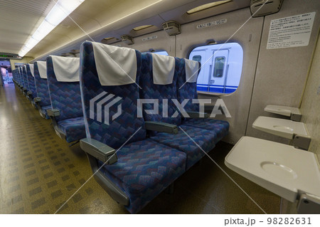 新幹線の座席　人なし 98282631