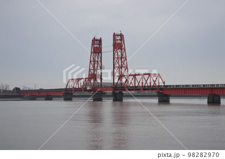 筑後川昇開橋　旧国鉄佐賀線の鉄橋　重要文化財　佐賀県と福岡県を結ぶ　廃止路線 98282970