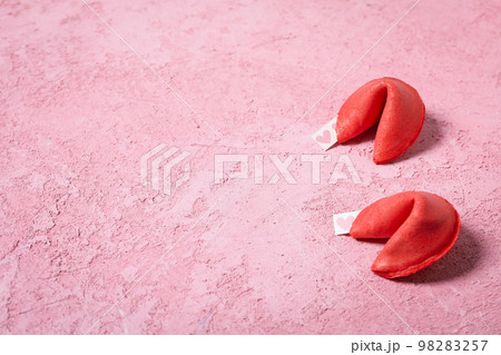 Concept of Valentine's day, heart, space for text Concept of Valentine's day, heart, space for text 98283257