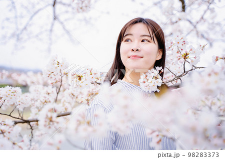 桜　女性ポートレート 98283373