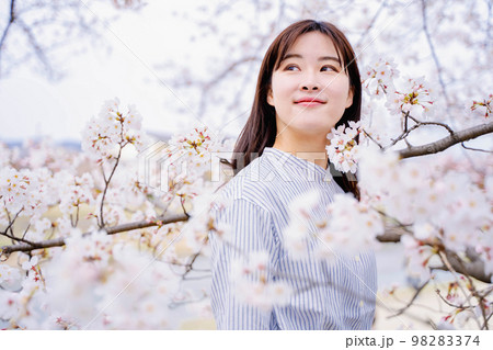 桜　女性ポートレート 98283374