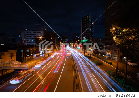 夜の山手通りの交通【夜景イメージ】 98283472