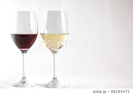 ワイングラス　赤ワインと白ワイン 98283475