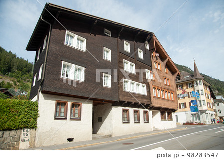 スイスの美しい田舎の街並み風景 スイスの美しい田舎の街並み風景 98283547