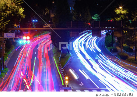 夜の山手通りの交通【夜景イメージ】 98283592