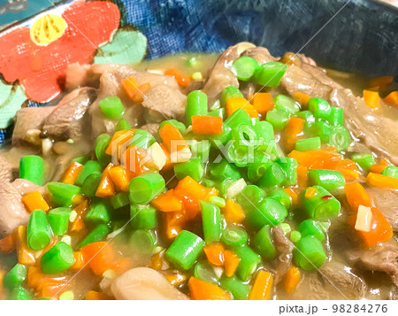 中国四川料理・酸湯肥牛（牛肉の辛酸旨煮） 98284276