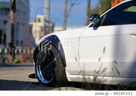 白いスポーツカー イメージ 白いスポーツカー イメージ 98285331