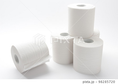 トイレットペーパー―白背景 98285720