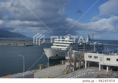 港湾・カーフェリー（佐渡島･両津港／新潟県佐渡市） 98285959
