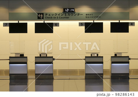 羽田空港第3ターミナル1FエントランスプラザのチェックインSカウンター 98286143