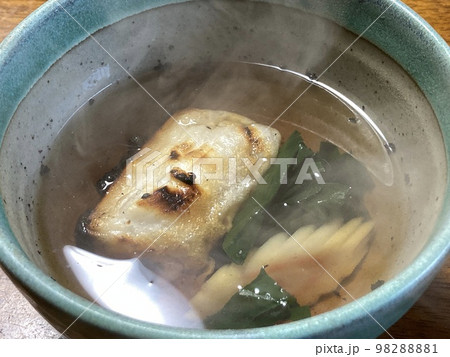 正月に食べるお雑煮（関東風） 98288881