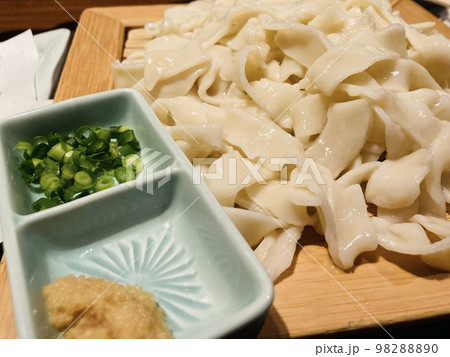 昼食に食べる「<冷>ざるきしめん」 昼食に食べる「<冷>ざるきしめん」 98288890