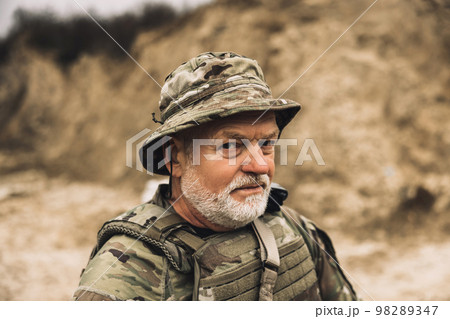 Mature bearded soldier on a shooting range Mature bearded soldier on a shooting range 98289347
